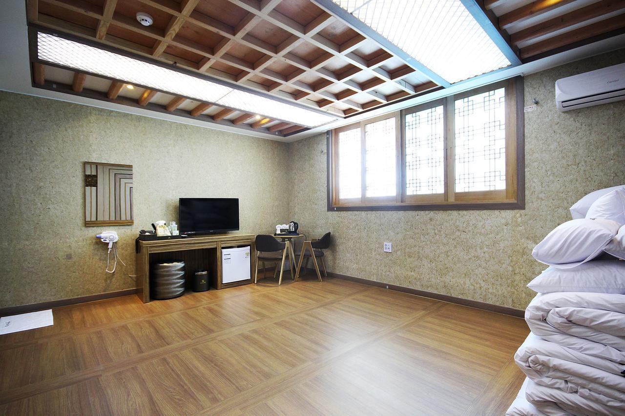 Jeonju Hanok Hotel Kung Buitenkant foto
